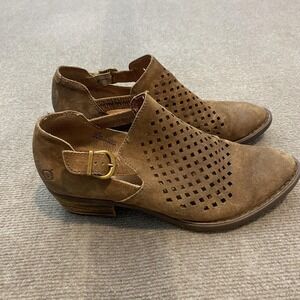 Born Booties Womens Size 9.5 Brown Suede Cutout Buckle Ankle Casual F31126